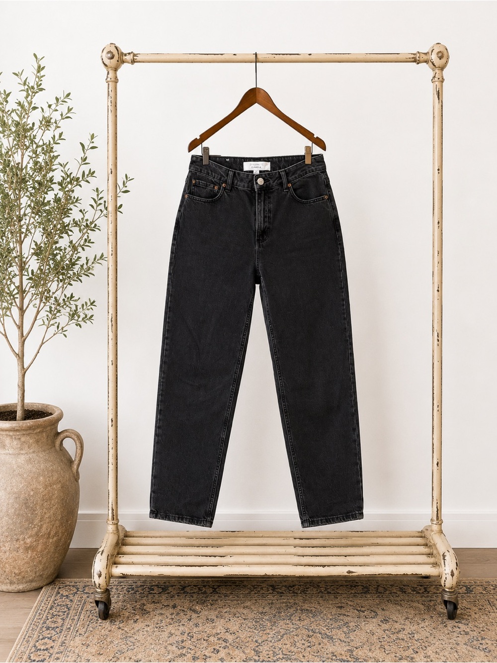 Dynamite Black High-Rise Straight Leg Jeans